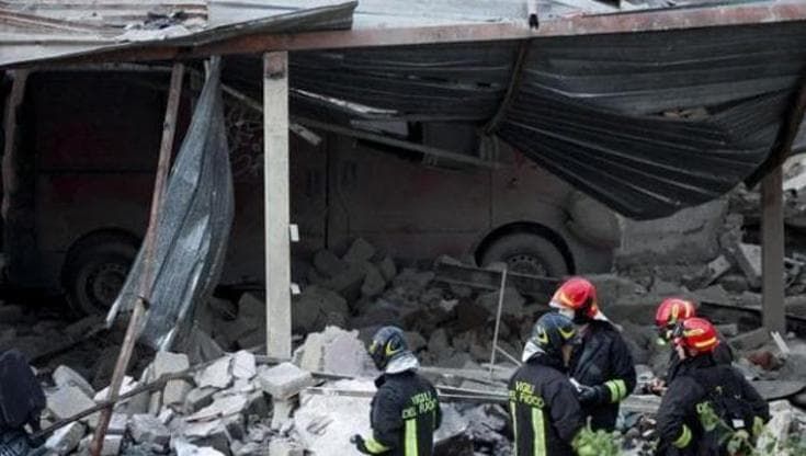 Strage fabbrica illegale fuochi d’artificio a Ercolano: 17 anni agli imputati, tensione e urla