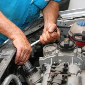 Gli italiani tornano a coccolare le auto: spesi 28,4 miliardi per la manutenzione