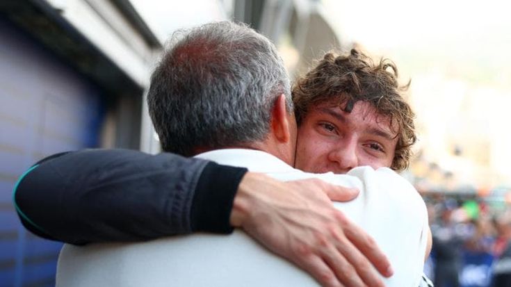 Il giro magico di Antonelli: a Montecarlo pole principesca