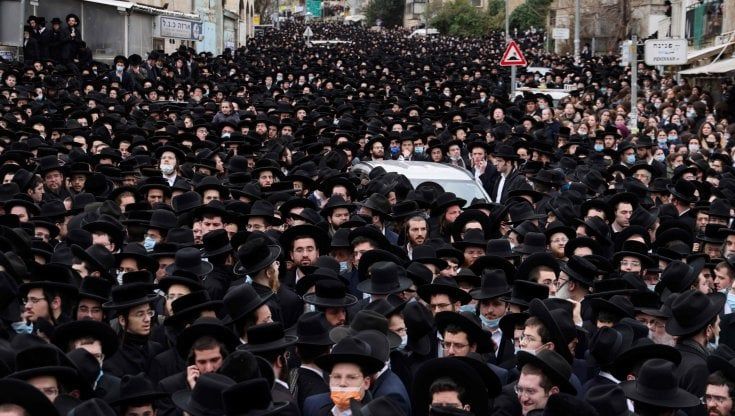 Israele, la rivolta degli ultraortodossi contro le norme anti-Covid