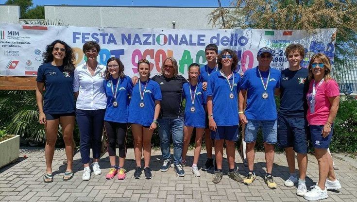 La scuola Virginia Centurione di Genova medaglia d'oro di canottaggio nel campionato italiano studentesco