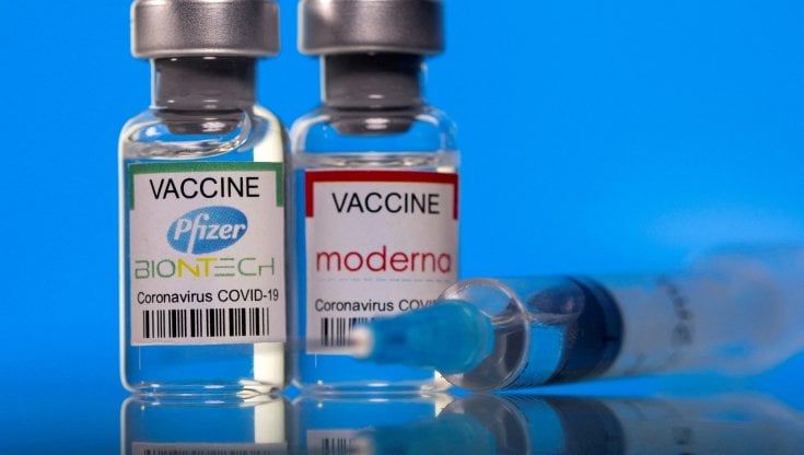 Covid, per i top manager dei vaccini 100 milioni di stipendio nel biennio della pandemia