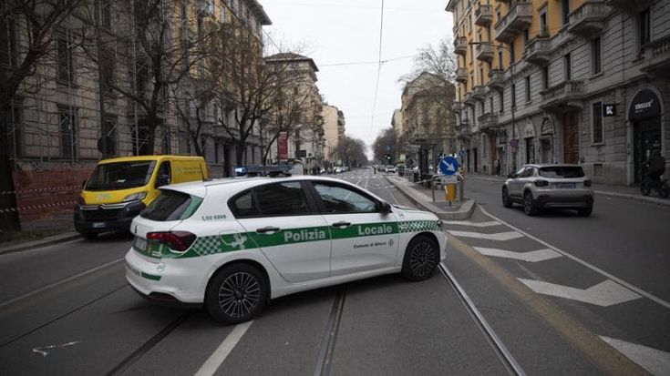 Scippano una donna e investono l’amica, bloccata coppia di ventenni: l’accusa è di tentato omicidio
