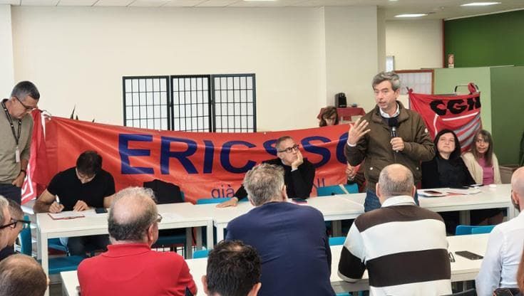 Licenziamenti Ericsson, l’assemblea pubblica: “I 131 esuberi restano sul tavolo” Video