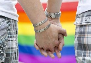 Nozze arcobaleno<br />sui muri della citt&agrave;