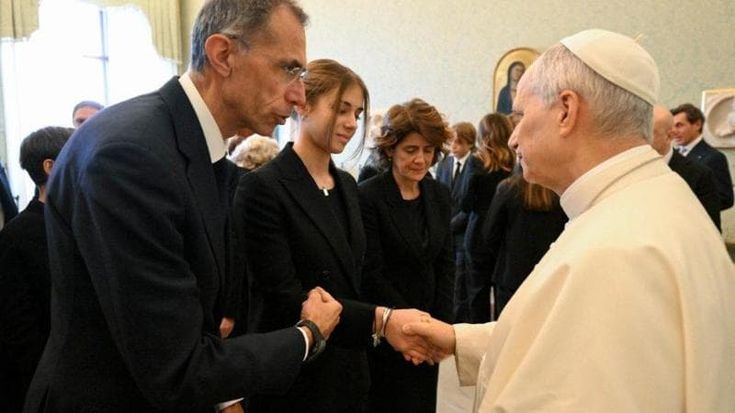 Il Papa riceve i parenti dei ragazzi morti a Crans-Montana: “Sono commosso, domandiamo a Dio perché”