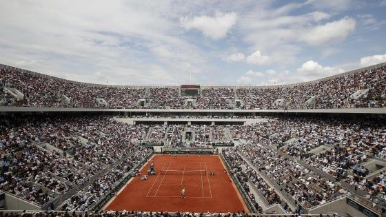 Tennis in guerra per colpa del coronavirus