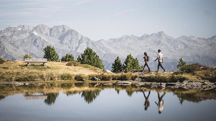 Alto Adige. Foliage, natura e formaggio “grau”. L’autunno in rosso e grigio della Valle Aurina