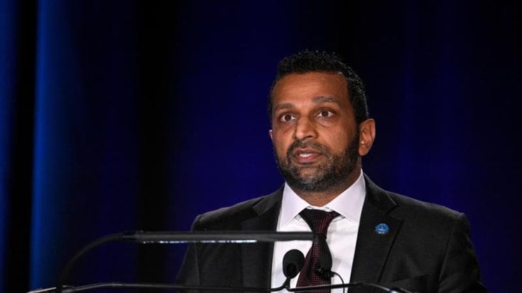“Paranoico e beve troppo”, il direttore dell’Fbi Kash Patel è fuori controllo