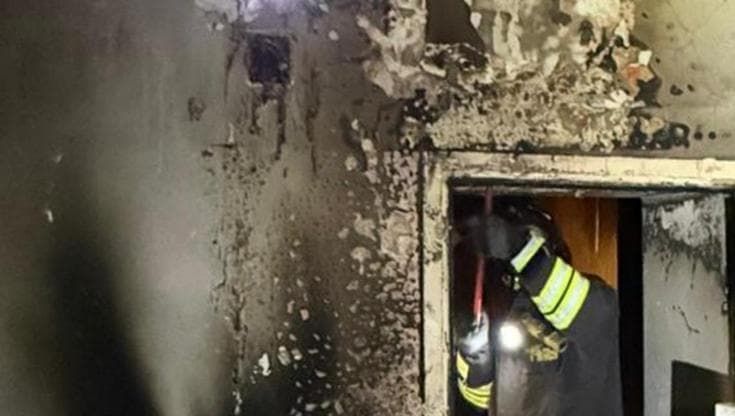 Ruvo di Puglia, rogo in una palazzina: un anziano gravemente ustionato, ferito anche un altro uomo