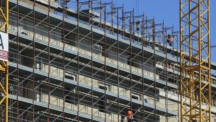 Superbonus, la comunicazione della cessione del credito slitta al 31 marzo. Dai familiari alla divisione, le opzioni per chi non riesce a vendere a banche e Poste