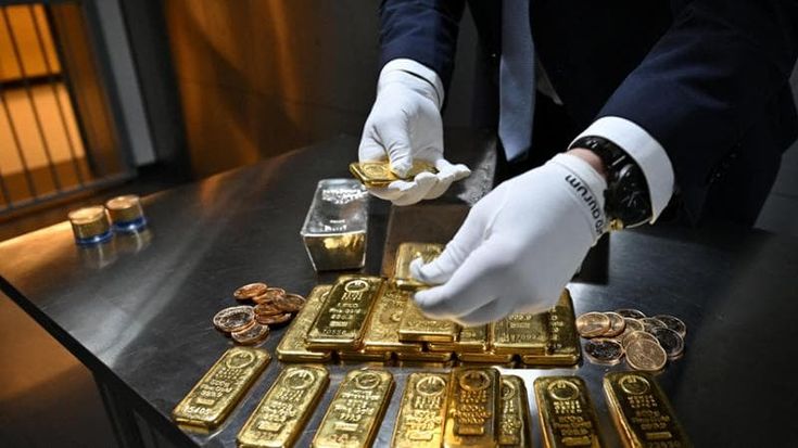 Effetto Warsh, oro e argento indietro tutta: alla caduta si unisce il Bitcoin