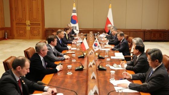 Una parata militare prima della cerimonia di apertura, il dittatore Kim vuole la sua ribalta 