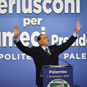  Torna l'impresentabile. Condannati in prima fila per Silvio: "Non vi piacciono? Non votateli"