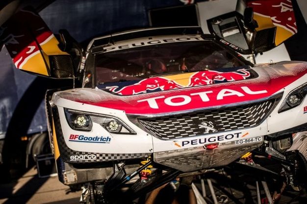 Rally del Marocco - Le Peugeot 3008DKR accendono i motori
