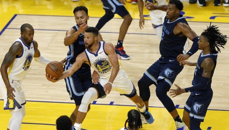 Basket, Nba: Golden State cade all'overtime, Utah resta l'unica imbattuta
