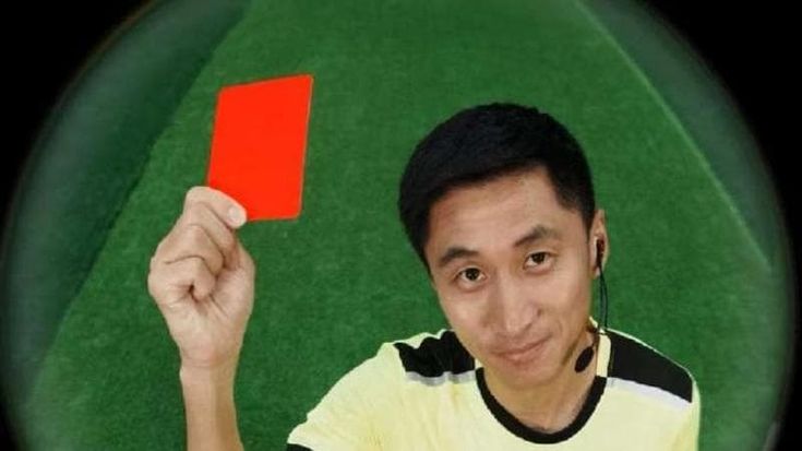 Ma Ning, chi è l'arbitro-star che la Cina ha adottato come sua nazionale ai Mondiali di calcio