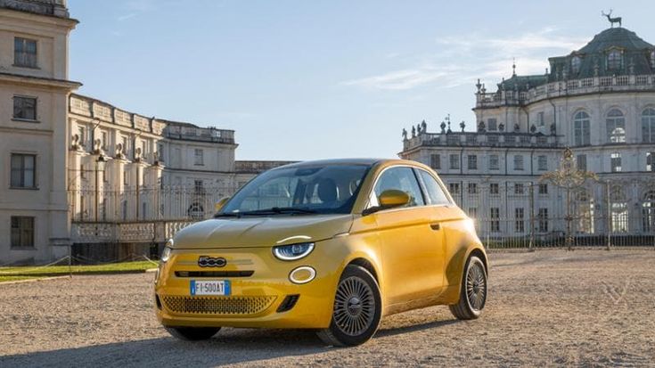 Nuova Fiat 500 ibrida, la sfida italiana targata Mirafiori: caratteristiche, prezzi e prova