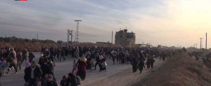 Siria, a migliaia in fuga da Aleppo sotto le bombe, ma la Turchia chiude il confine