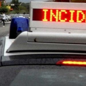 Tredicenne alla guida di un suv finisce fuori strada nel Saleritano: ferito