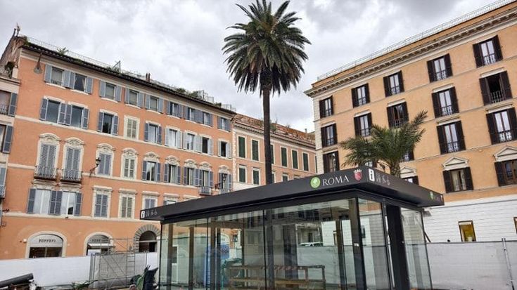 Il chiosco in piazza di Spagna arriva in Parlamento: “Giuli spieghi dietrofront Soprintendenza”