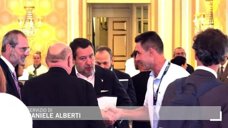 A Cernobbio gelida stretta di mano tra Salvini e Vannacci. Nordio insiste sul codice penale del Duce