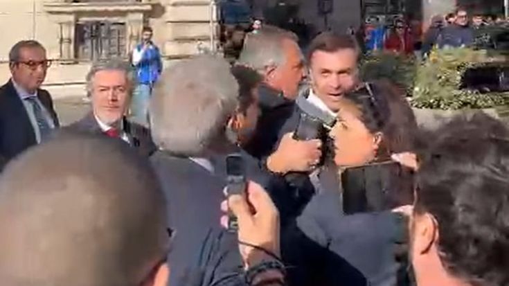 Lite sulla carne coltivata davanti a palazzo Chigi, Prandini della Coldiretti aggredisce Della Vedova che lo denuncia