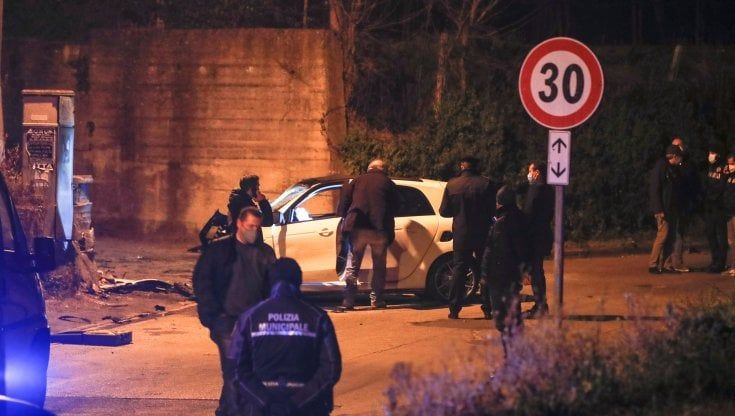 Il Rolex rubato, la rabbia, l'inseguimento "folle". Proseguono le indagini sulla rapina di Napoli  