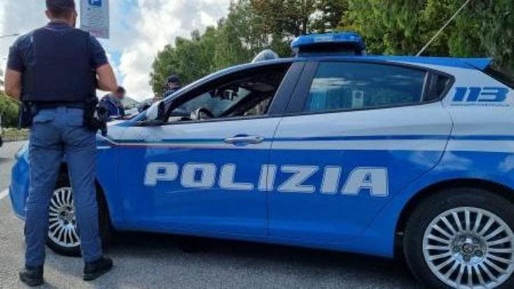 Vanno in vacanza e lei lo lascia: il compagno la massacra di botte dopo la serata in discoteca