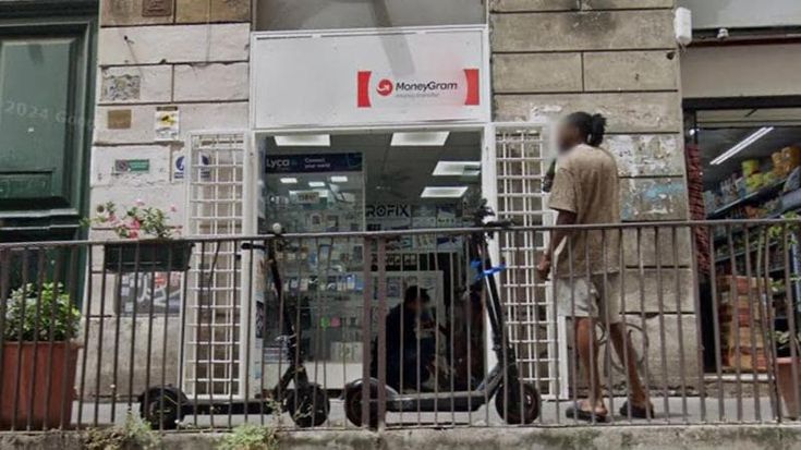 Termini, centro riparazione cellulari chiuso per 20 giorni: “È la centrale dei telefoni rubati”
