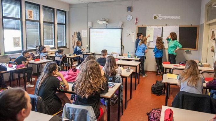 Emergenza scuola in Lombardia: fuga dei professori e 13 mila cattedre vuote