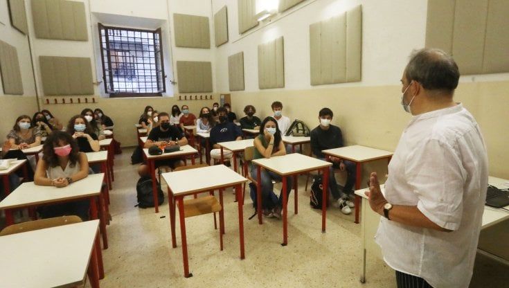 Scuola, 20 docenti No Green pass rispediti a casa in Toscana: 6 nelle scuole di Firenze 