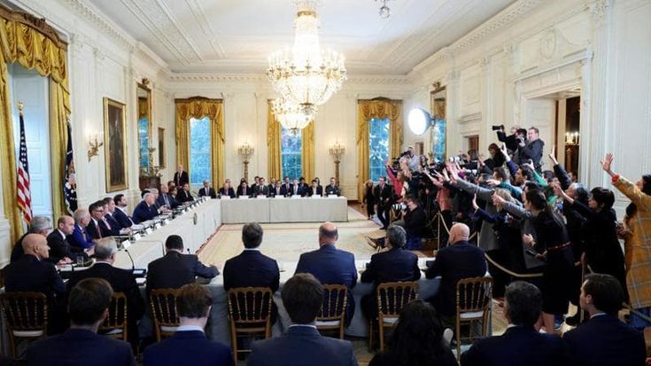 Big Oil dice sì a Trump, investirà 100 miliardi in Venezuela. Descalzi: “Anche Eni pronta a unirsi”