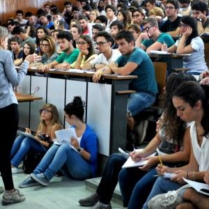 Medicina, la guerra delle matricole dopo il caos dei test: "Svalutata l'offerta formativa"