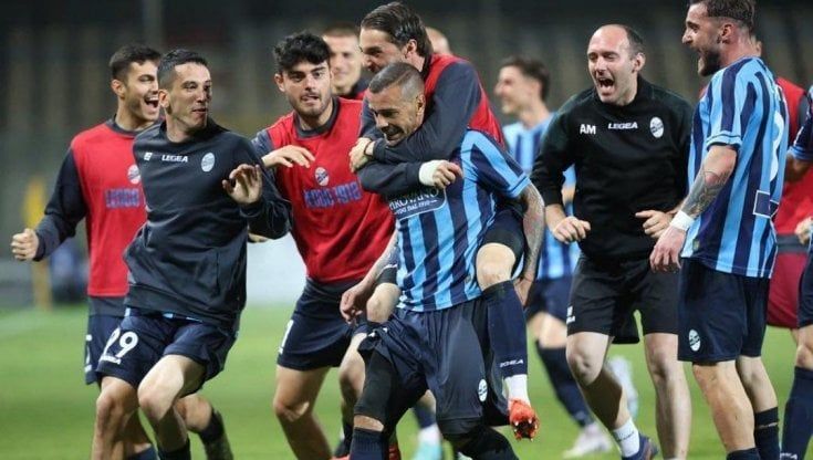 Il Lecco torna in serie B dopo 50 anni: Foggia battuto anche nella gara di ritorno 