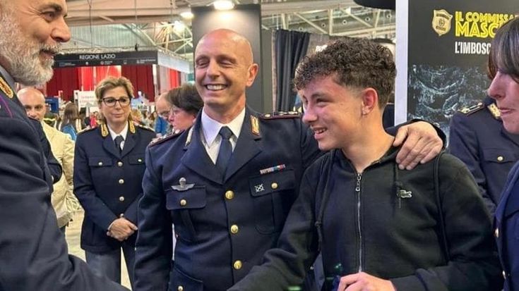 Il sogno realizzato di Ludovico e l’abbraccio con l’investigatore protagonista della serie tv
