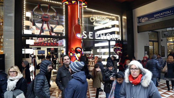 Lavorare nei festivi vale 9 miliardi di incassi in più