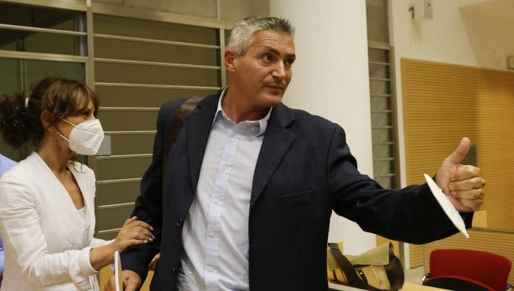 Covid, assolto il primario Carlo Mosca: "Non ha ucciso i pazienti con farmaci letali, su di lui calunnie". Scarcerazione immediata