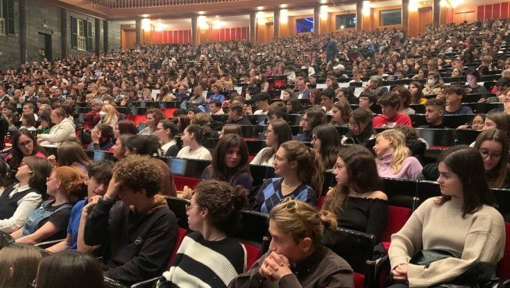 Teatro Carlo Felice, 1.500 giovani per "Il posto giusto", format della Comunità di San Patrignano