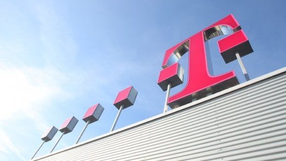 Germania, Telekom in panne: niente Internet in mezzo Paese. L'azienda: "Attacco hacker"