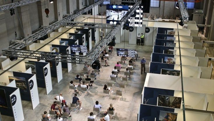 Terza dose vaccino Covid, Viola: "Al momento non ci sono evidenze che serva"