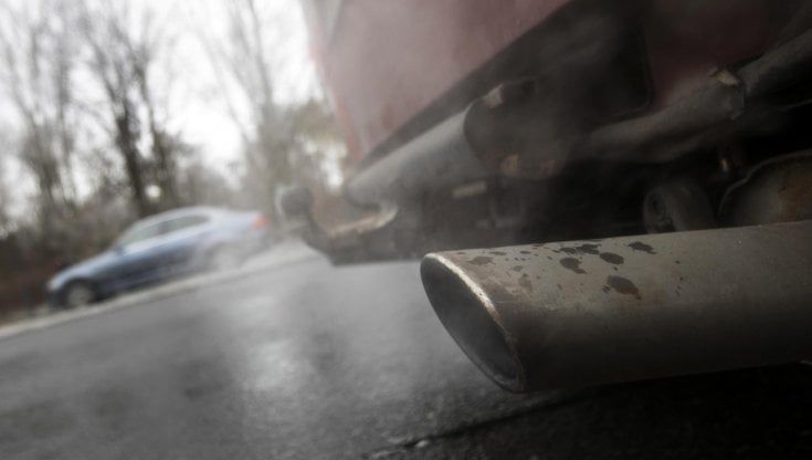 Stop a benzina e diesel: via libera della Ue. Ma l’Italia si astiene