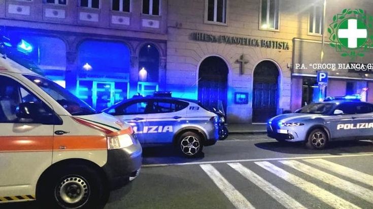 Lo spray e poi una coltellata. Ancora un ferito grave in centro: identificati i tre aggressori