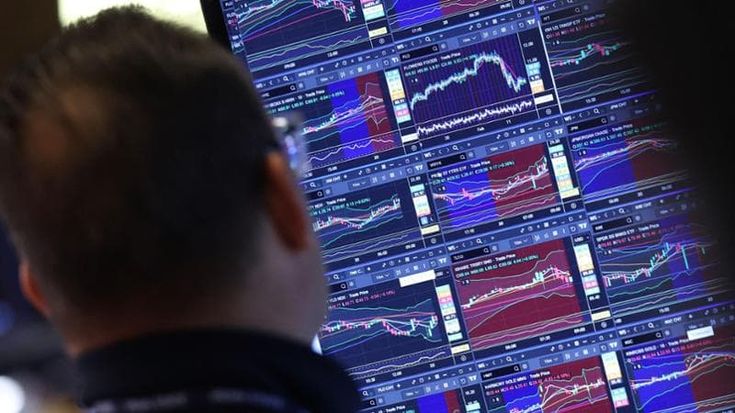 La guerra sui mercati. Punito chi è esposto a gas e petrolio. L’inflazione pesa sui titoli di Stato