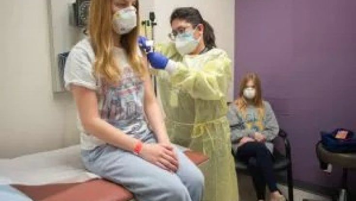 Migliaia di bambini stanno già testando il vaccino contro il coronavirus 