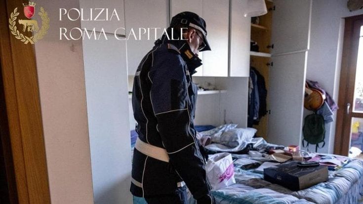 Reclutavano donne cinesi per farle prostituire nei centri massaggi, arrestati marito e moglie
