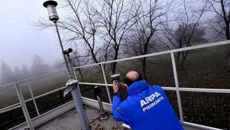 Smog alle stelle complice anche la nube nera: domani scattano i divieti alla circolazione