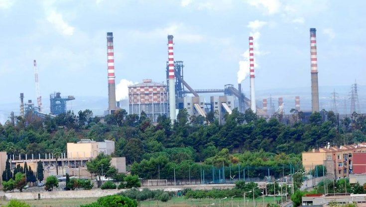 Ex Ilva, stop alla batteria 12 delle cokerie entro il 31 agosto: il Tar respinge il ricorso di Acciaierie d'Italia