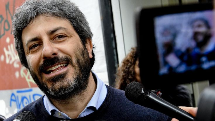 I 5 Stelle e le trattative al caffè, Fico frena i patti di Di Maio