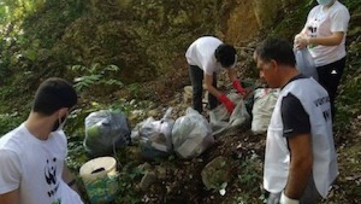 Vico Equense, il Wwf ripulisce lo storico sentiero della Sperlonga